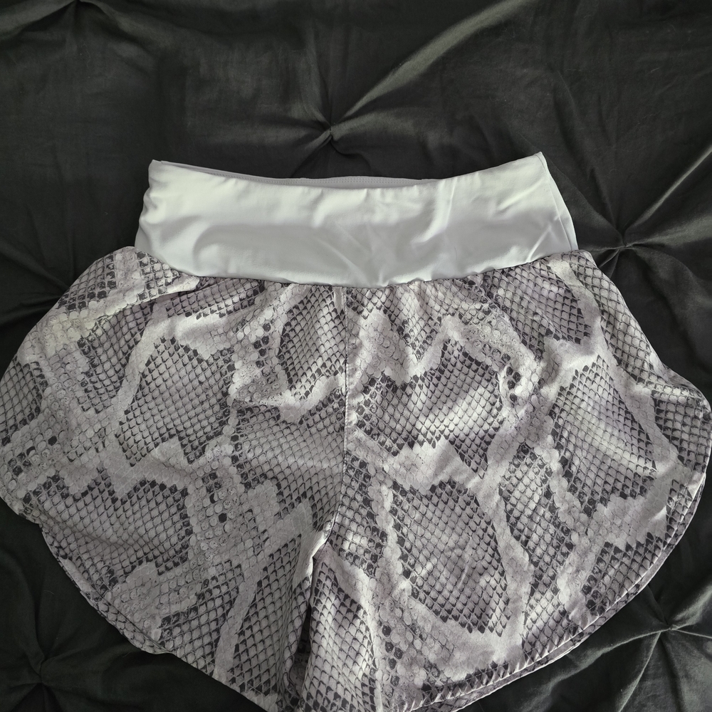 .Varley Cream Bubble Skirt Athletic Style